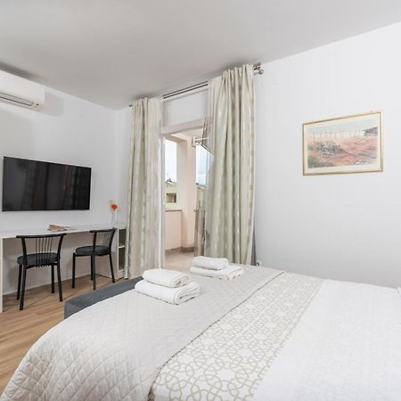 Apartments Viktor โปเรช ภายนอก รูปภาพ