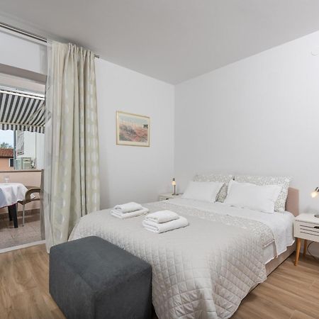 Apartments Viktor โปเรช ภายนอก รูปภาพ