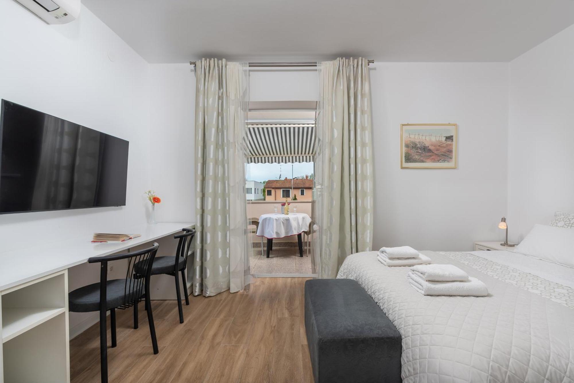 Apartments Viktor โปเรช ภายนอก รูปภาพ